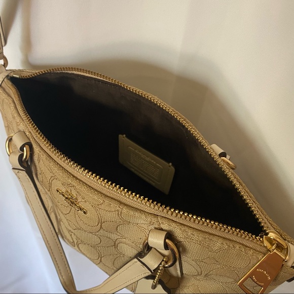 tan coach crossbody - Picture 3 of 5